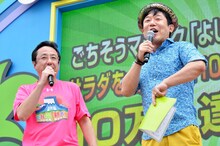 司会を務める（左から）三宅正治フジテレビアナウンサー、ペナルティ・ヒデ。