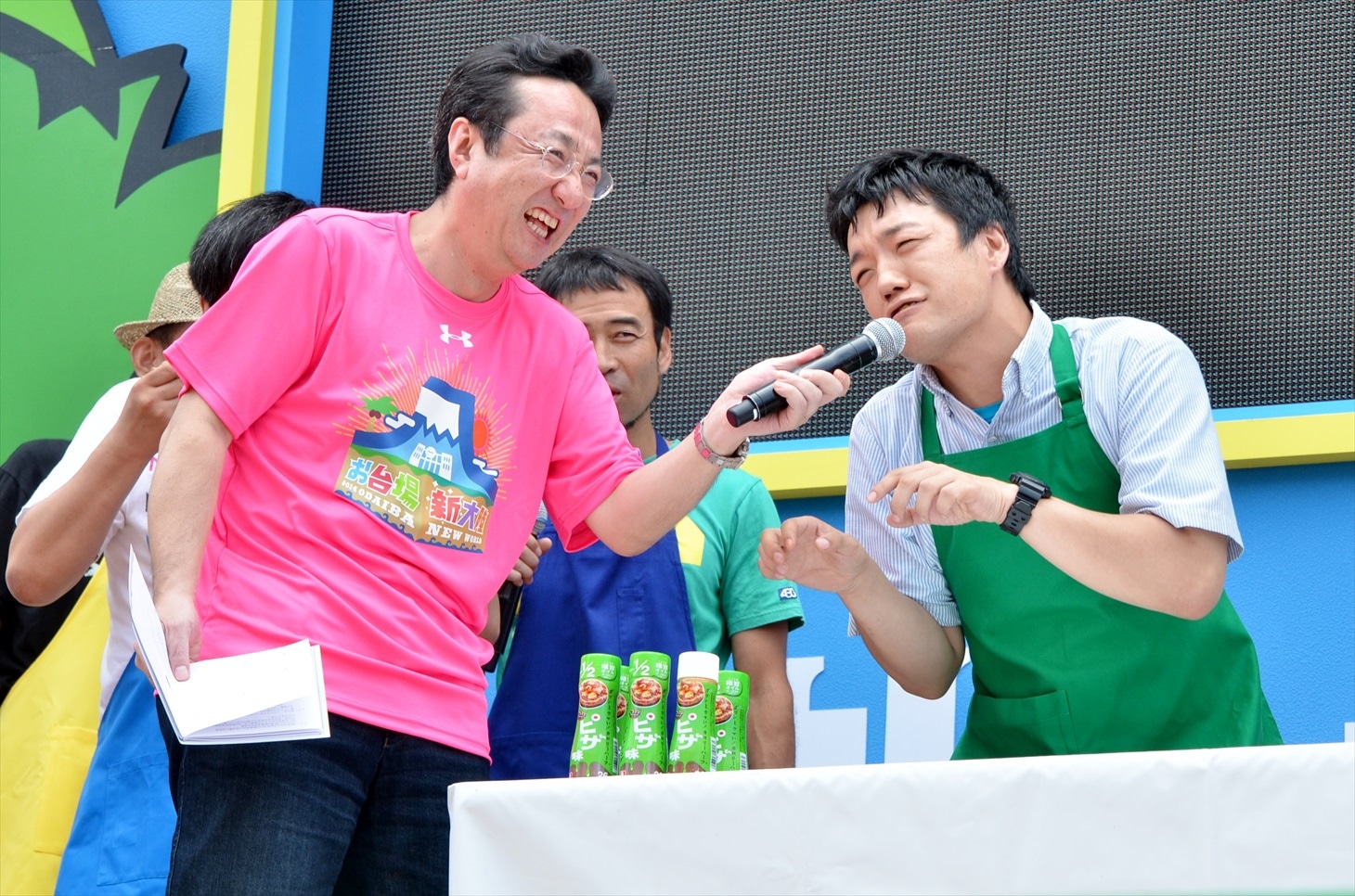 2700八十島（右）。