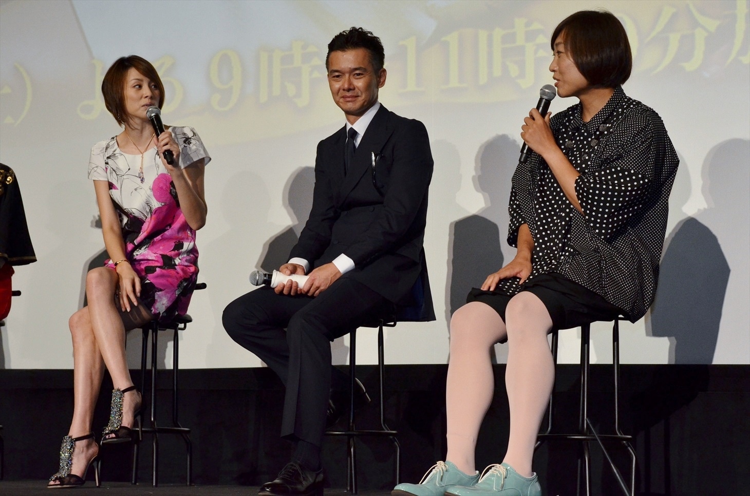 （左から）米倉涼子、渡部篤郎、南海キャンディーズ・しずちゃん。