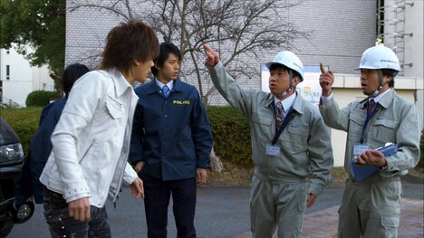 映画「劇場版カードファイト!! ヴァンガード」に出演するスギちゃん（右から2人目）。(c)劇場版ヴァンガード製作委員会