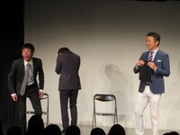 浜口浜村の奇想天外な言動に不安を感じる奥田。