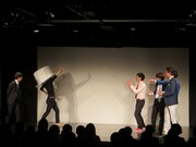 コーヒーカップとなって現れ、ガムシロップを投げつける浜口。