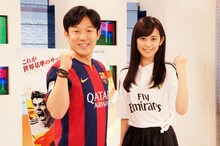 （左から）ペナルティ・ヒデ、久慈暁子。