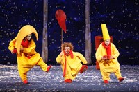 「SLAVA’S SNOWSHOW（スラバのスノーショー）」東京公演のワンシーン。