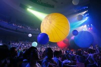 「SLAVA’S SNOWSHOW（スラバのスノーショー）」東京公演のワンシーン。