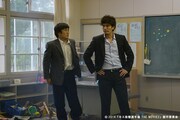「ゴッドタン キス我慢選手権 THE MOVIE2 サイキック・ラブ」の一場面。(c)2014「ゴッドタン キス我慢選手権 THE MOVIE2 サイキック・ラブ」製作委員会