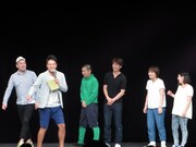 コーナー開始早々「バランスが悪い！」とツッコむ瀬下（左から2番目）。