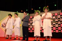 左から、バナナマン、劇団ひとり、おぎやはぎ。