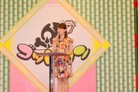 会見の司会を務めた松丸友紀アナウンサー。