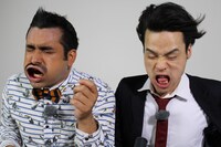 暴風を受けながら映画「イントゥ・ザ・ストーム」をPRするデニス。(c)2014 VILLAGE ROADSHOW FILMS(BVI) LIMITED.