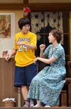 （左から）イモトアヤコ、竹内結子。