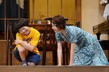 （左から）イモトアヤコ、竹内結子。