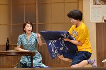 （左から）竹内結子、イモトアヤコ。