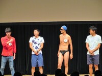 自己紹介をするBE MINE。