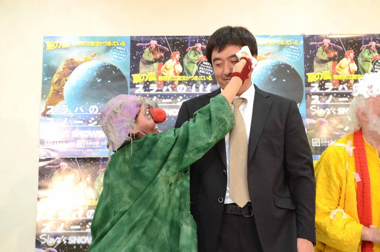 会見の様子。