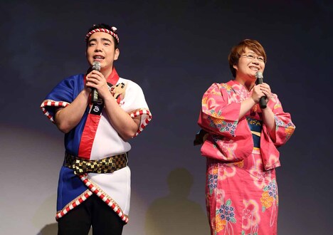 徳永ゆうきとデュエットしたハリセンボン春菜（右）。