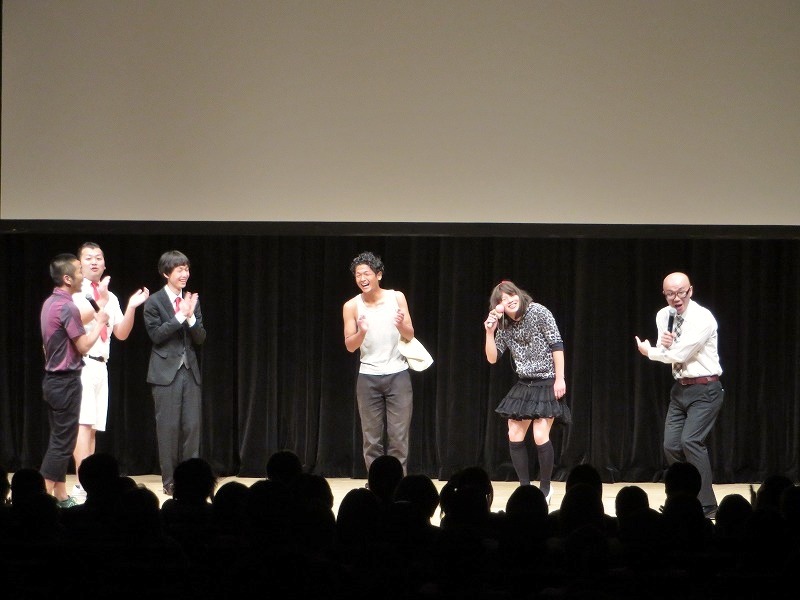 Hi-Hiの若手コーナーに登場したラ・ラベストと蟹パーティー。