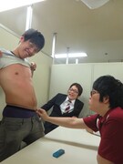 減量しきれていないうえに日焼けしたりゅーじのボディ。