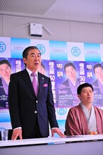 桂文枝（左）と桂三風（右）。(c)吉本興業