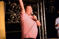 元気よく登場した小杉。