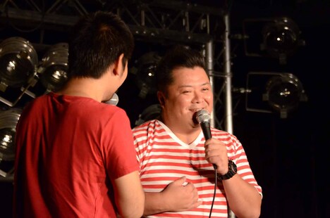 「ヒーハー！」を胸に詰まらせる小杉。