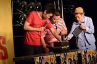 抽選会の様子。