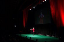 「キングコング西野亮廣独演会 in 日比谷公会堂」の様子。