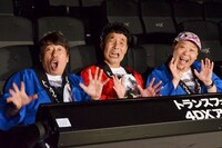 映画「トランスフォーマー／ロストエイジ」の4DX映像体感イベントに登場した、ダチョウ倶楽部。