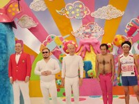 まだにこやかな笑みを見せているうつけ芸人たち。