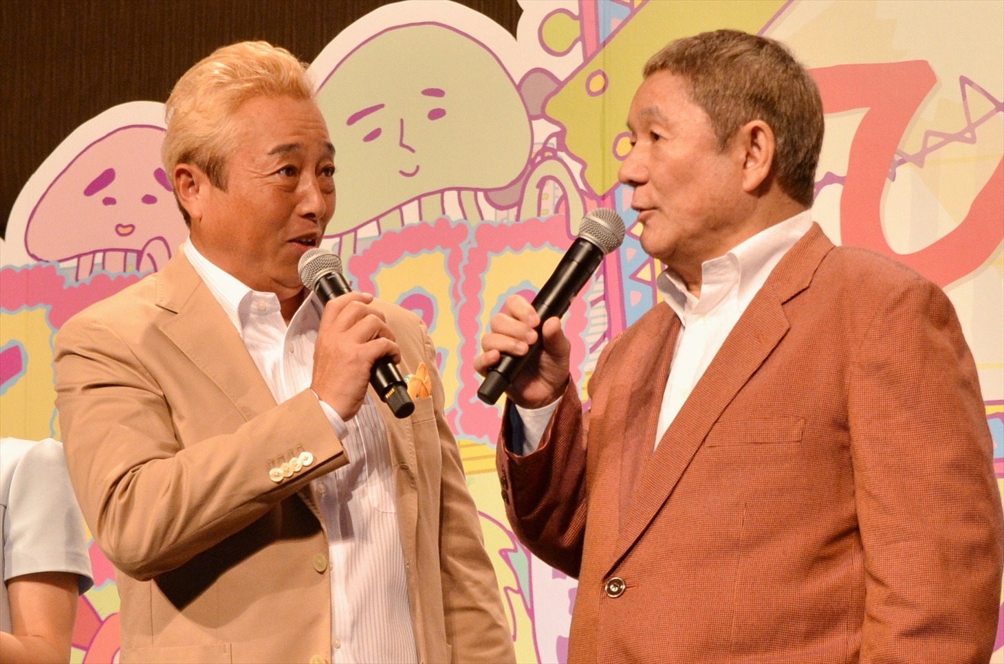 （左から）ガダルカナル・タカ、ビートたけし。