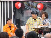 中継担当のイジリー岡田もスタジオに登場。