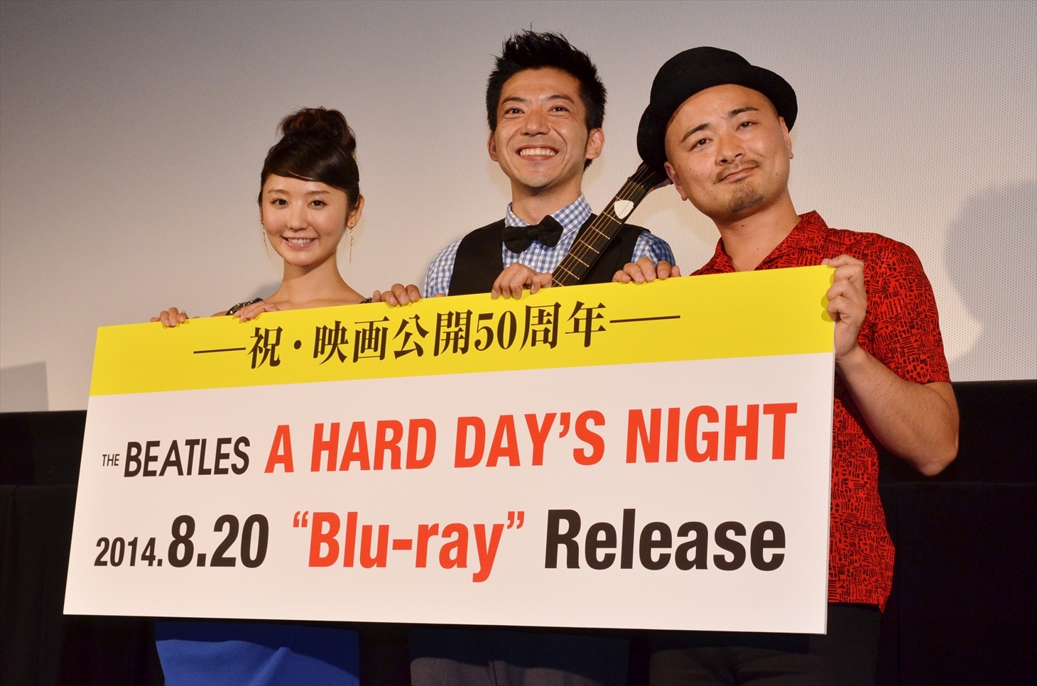 「A HARD DAY’S NIGHT」のBlu-ray発売記念イベントに出演した、どぶろっく、おのののか（左）。