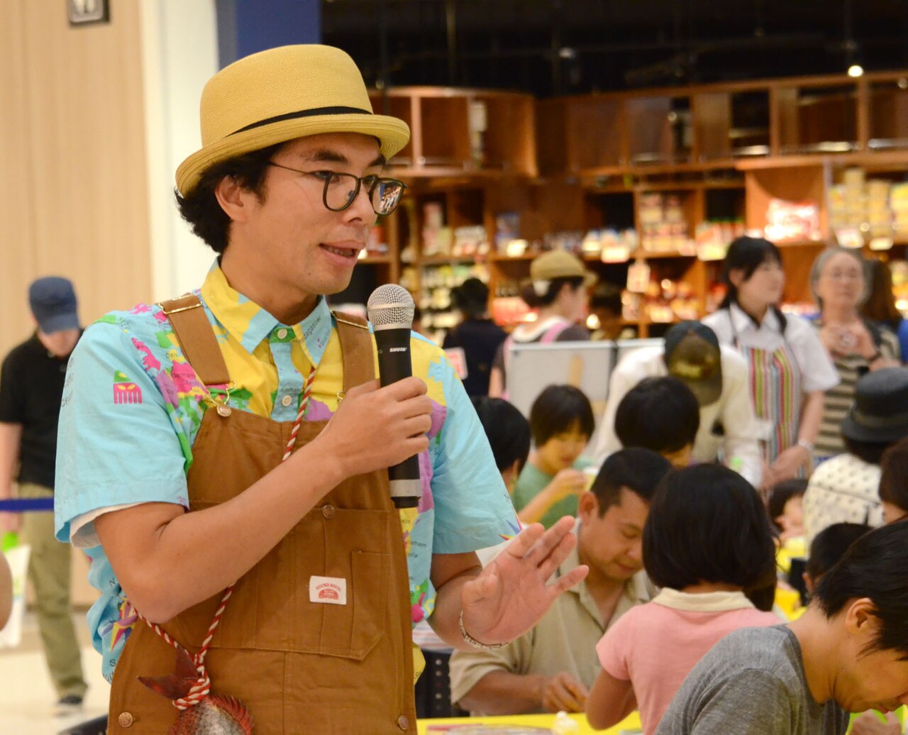 片桐仁先生が初のねんど教室、親子で賑わう