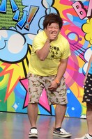 魔人ブウのモノマネをするプラスマイナス岩橋。