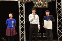 「ダイナマイト関西2014」第1試合「ダイナマイト関西NEXT～新人王決定戦」で戦った蛙亭・岩倉と浜口浜村・浜村（左から）。