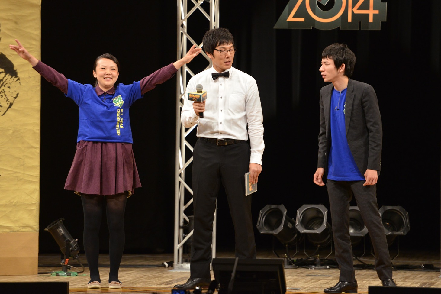 「全日本新人王決定戦」の蛙亭・岩倉（左）と浜口浜村・浜村（右）。