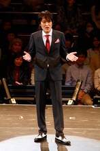 DVD「2014 千原ジュニア40歳LIVE『千原ジュニア×□』」のワンシーン。