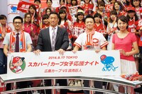 「カープ女子応援ナイト」に出演した（手前左から）アンタッチャブル柴田、金本知憲、風見しんごら。