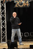 インタレスティングプロデューサーのスティーブ・キムズことバッファロー吾郎A。