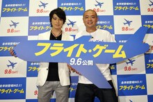 映画「フライト・ゲーム」公開記念トークイベントに出演した（左から）真剣佑、あばれる君。