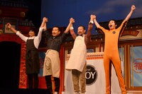 アドリブ満載のイベントで大団円を迎える（左から）品川庄司・庄司、FUJIWARA藤本、木村祐一、今田耕司。