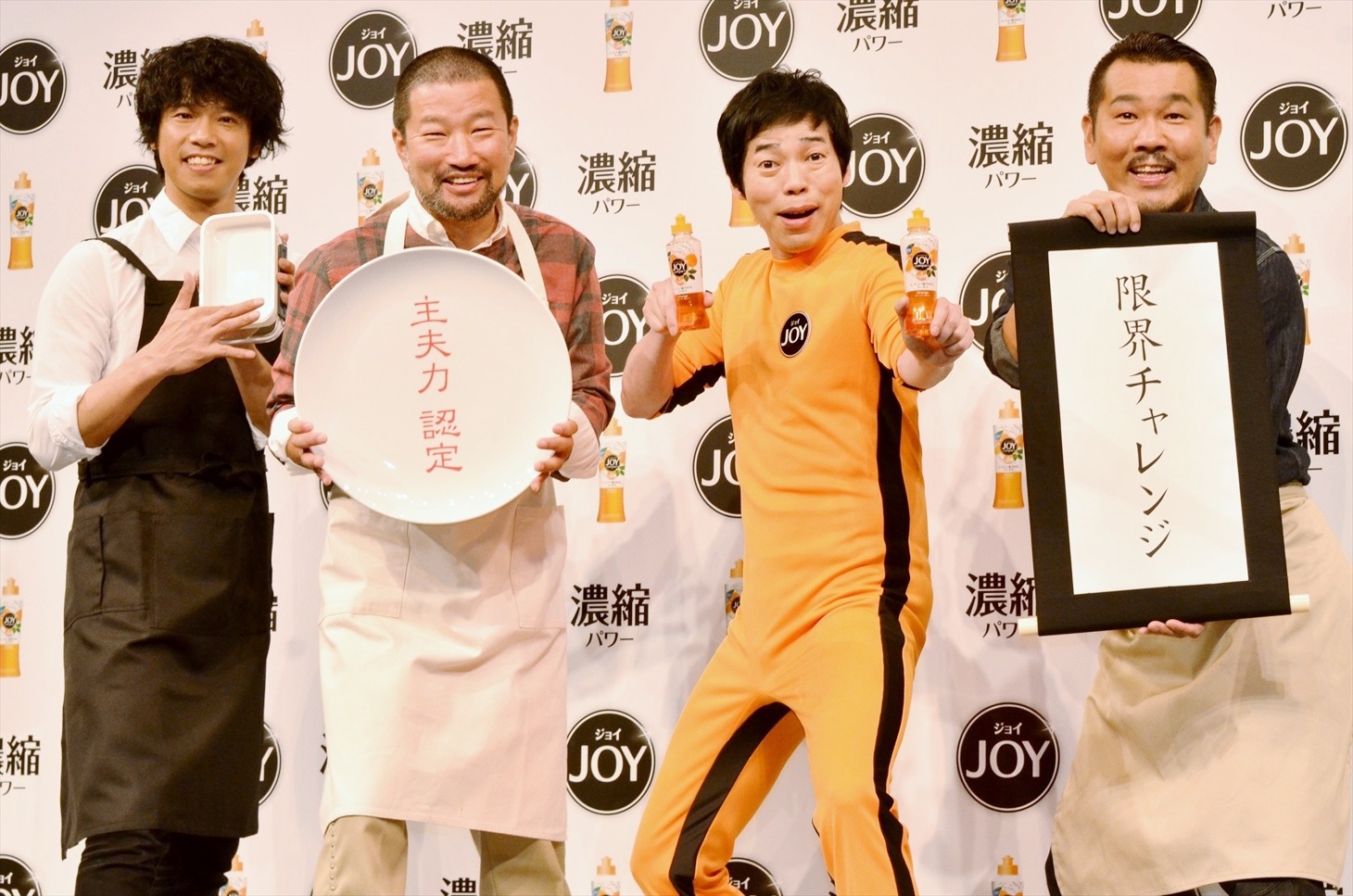 P＆Gの濃縮台所用洗剤「ジョイ コンパクト」の発売記念イベントに出演した（左から）品川庄司・庄司、木村祐一、今田耕司、FUJIWARA藤本。