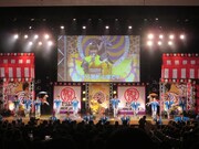 厳しい特訓を耐え抜いた「山里下から関節音頭」の踊り手たち。