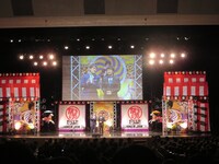 たりないふたり漫才の様子。