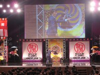 アンコールで出てこない若林に呼びかける山里。