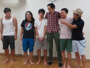 何かと春日をイジる鈴木。