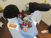 毛糸のかつら。右は売約済。