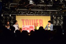 「バナナステーキ」のDVD発売記念イベントを開催したバナナマンと、ゲスト出演した野呂佳代（左端）。