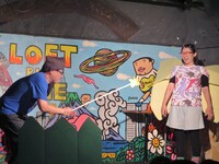 蝶々のモノマネをするこやつと、蝶々を操るA。