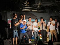 こやつタイム杯「ブタミントン大会」オープニングの様子。